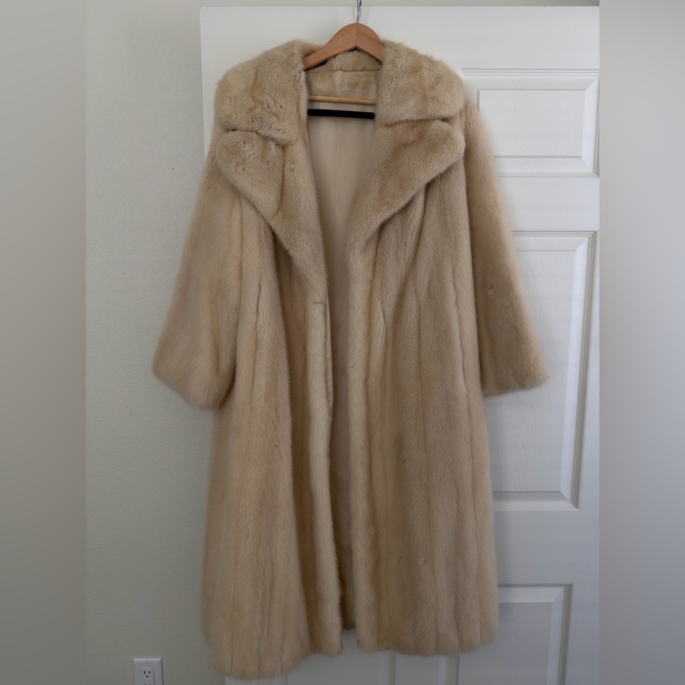 gorgeous vintage blonde mink fur coat